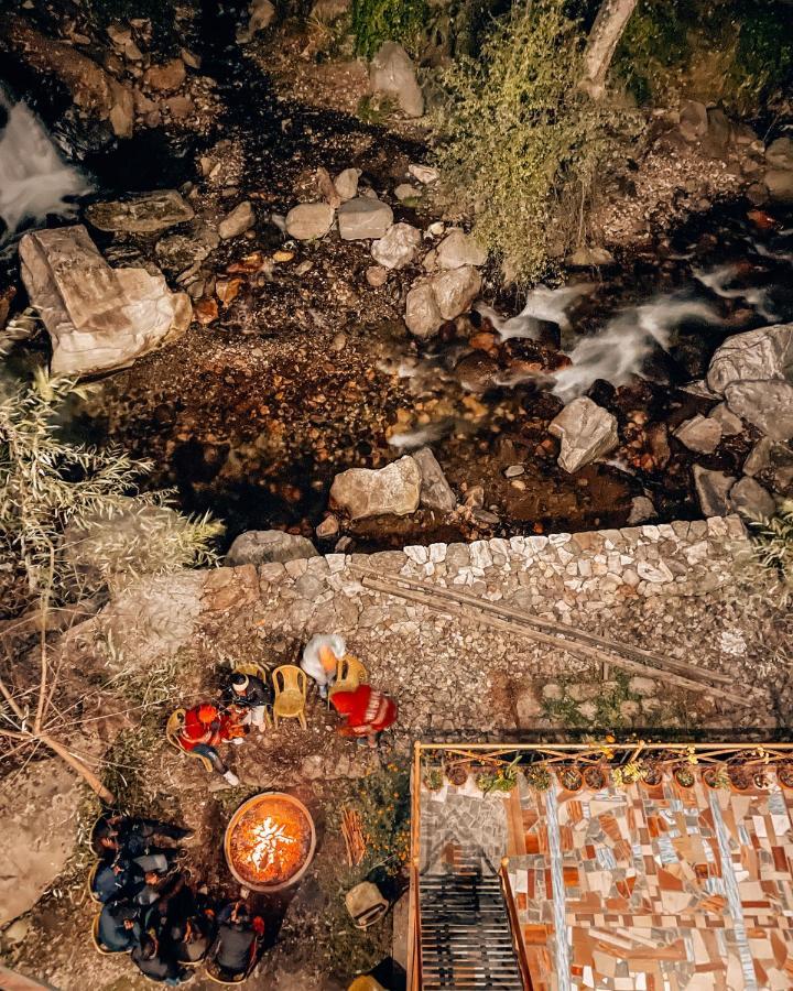 Madpackers Jibhi - Of Streamsides & Waterfalls Buitenkant foto